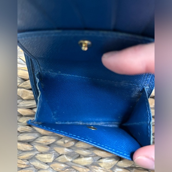 Louis Vuitton vintage Epi bifold wallet *HARD FIND* - Picture 3 of 6